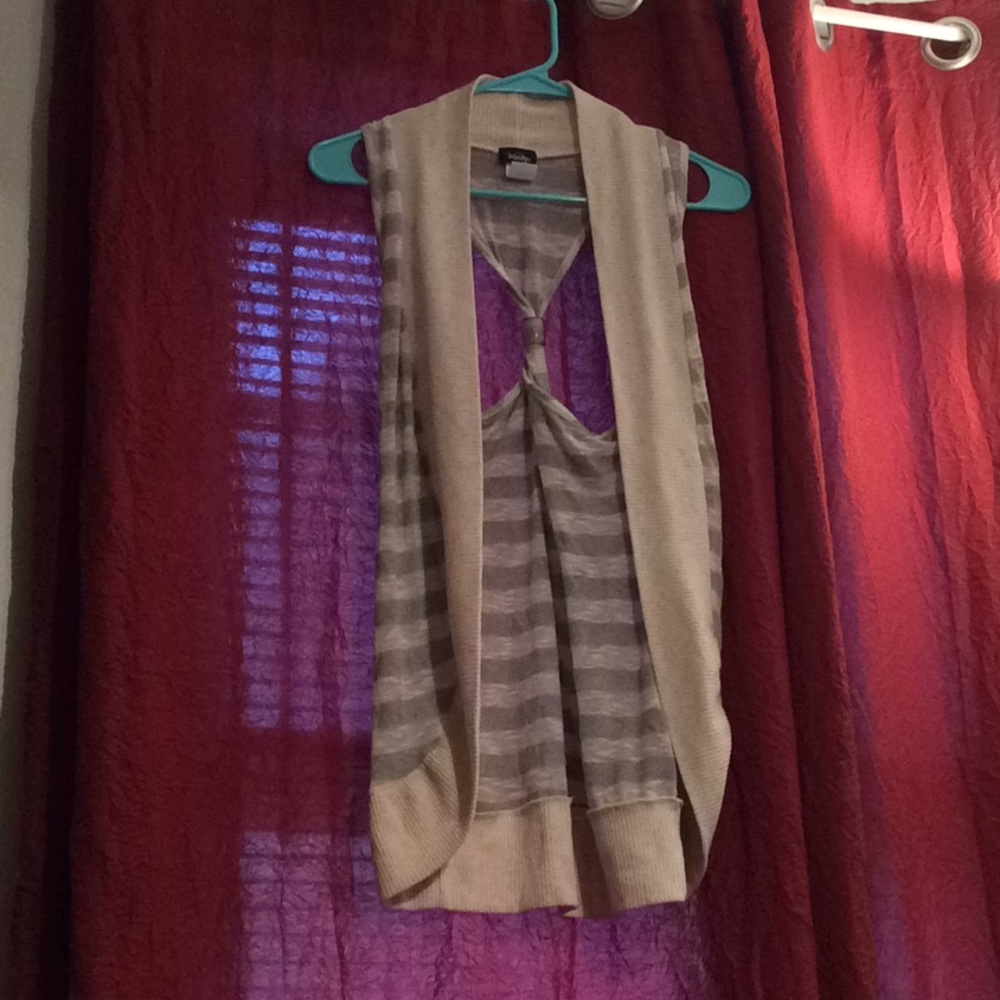 Grey\white shrug